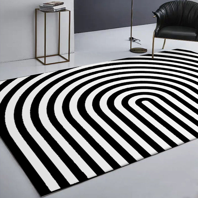 Schwarz-Weiß Spiralteppich