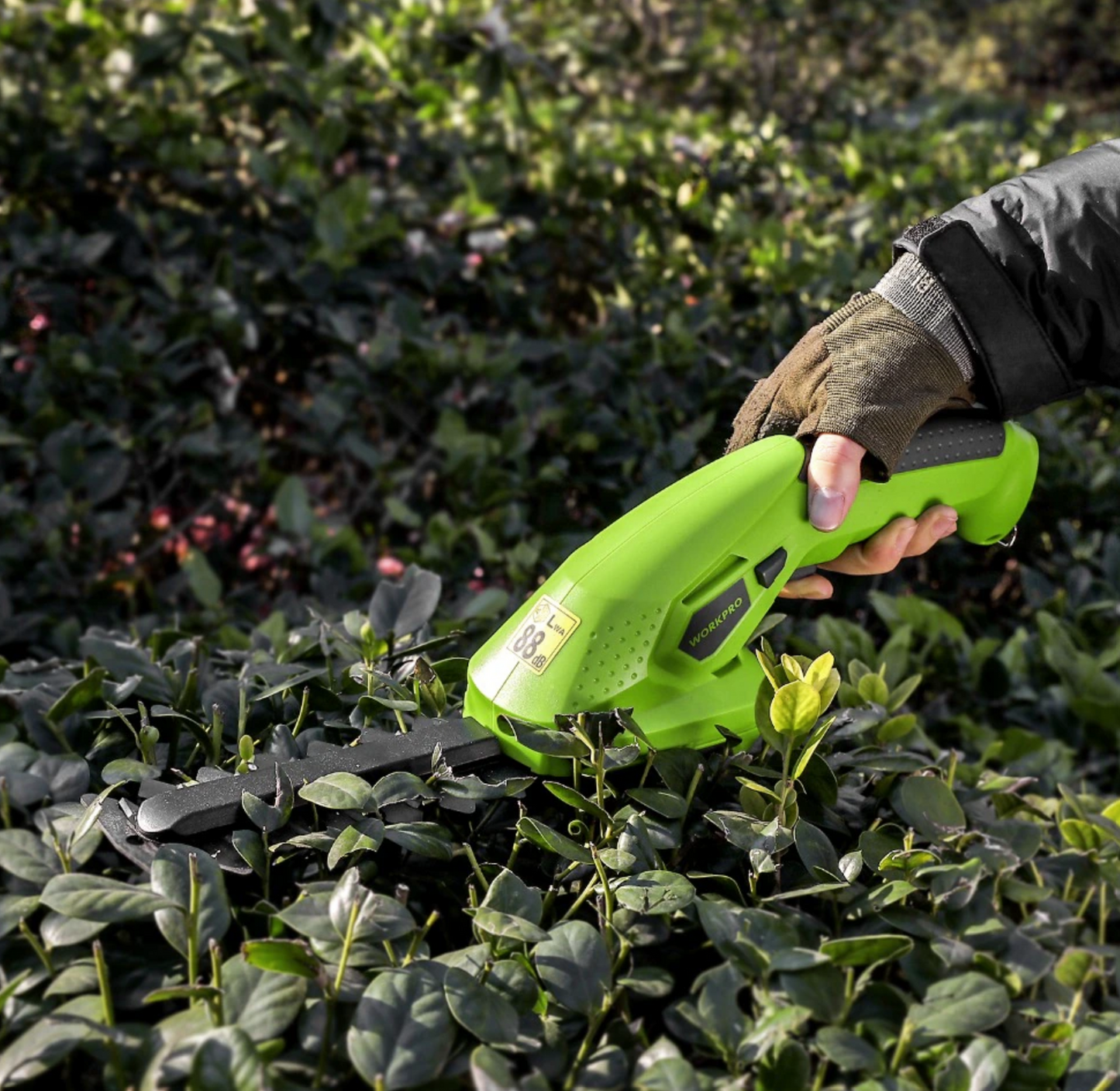 Kabelloser Strauchschneider 2-in-1 – Hecken und Gras mit einem Gerät schneiden