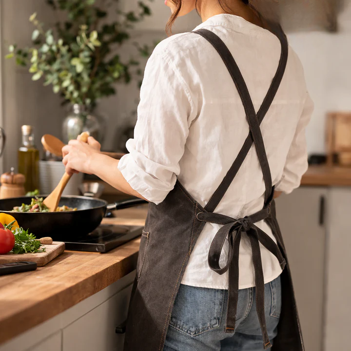 Canvas-Arbeitsschürze mit Kreuzträgern und mehreren Taschen