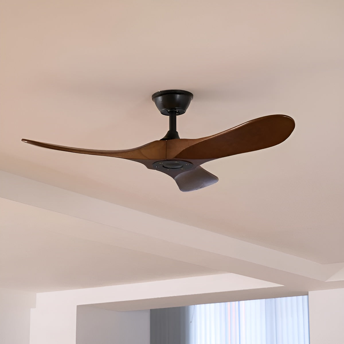 Holz-Deckenventilator mit Fernbedienung – Leise & Energieeffizient