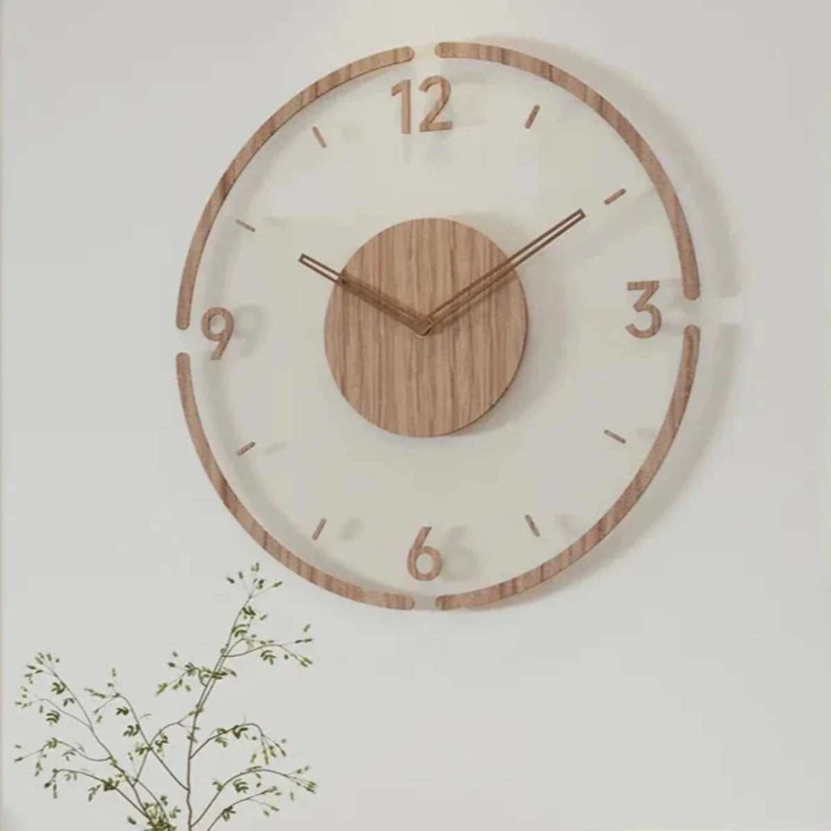 Skandinavische Wanduhr aus Buchenholz & Glas – Geräuschlos, 30 cm