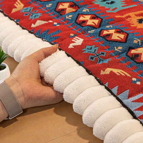 Gesteppter Sofabezug mit Ethno-Muster – Rutschfest