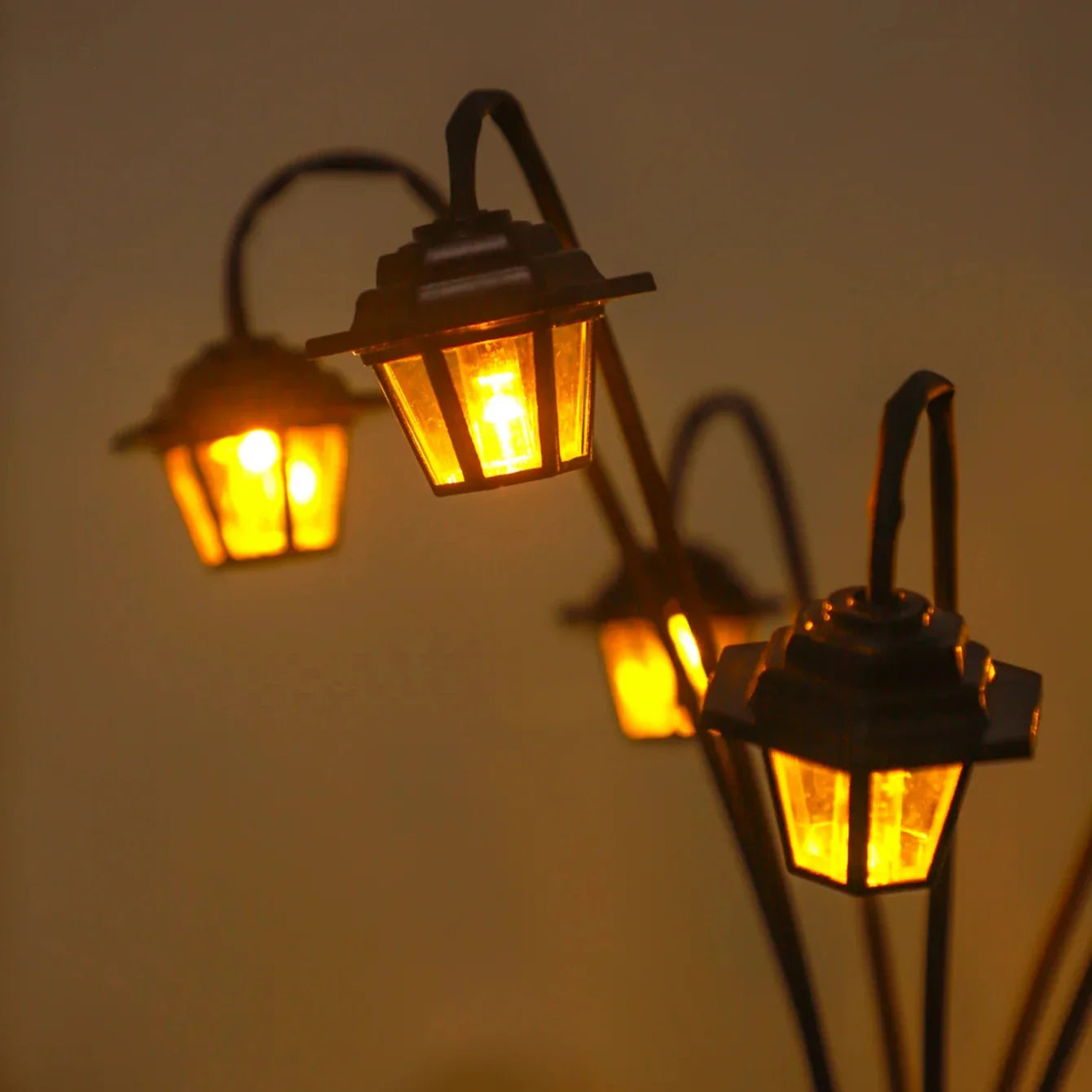 Retro Solar-Gartenlaterne mit 6 LED-Leuchten