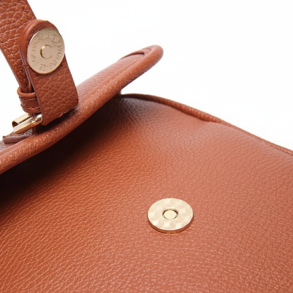 Umhängetasche im Leder-Look mit Schnallendetail – Mehrere Fächer