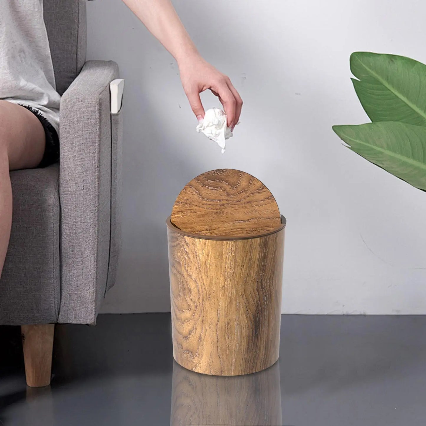 Mülleimer mit Schwingdeckel und Holzoptik