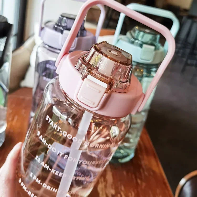 2-Liter-Trinkflasche mit Strohhalm & Zeitmarkierung – BPA-frei, Auslaufsicher