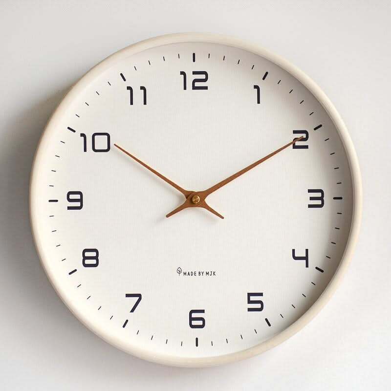 Lautlose Holzwanduhr – Kein Ticken, nur Stille