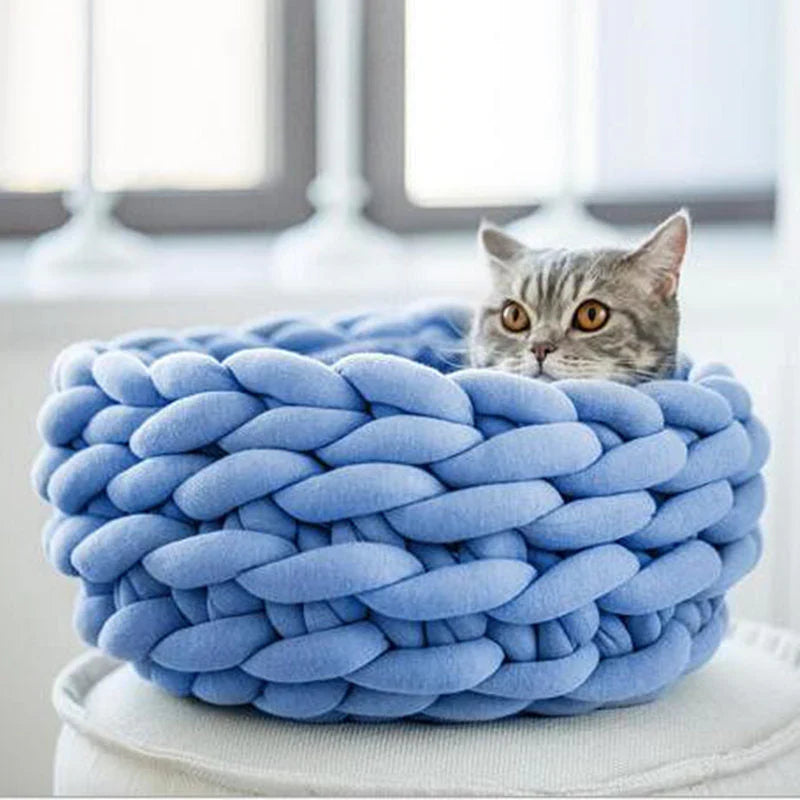 Gestrickter Tierkorb – gemütliches Nest für Katzen & Hunde