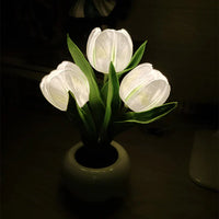 Tulpen-LED-Tischlampe im Keramiktopf – Warmes Dekorlicht