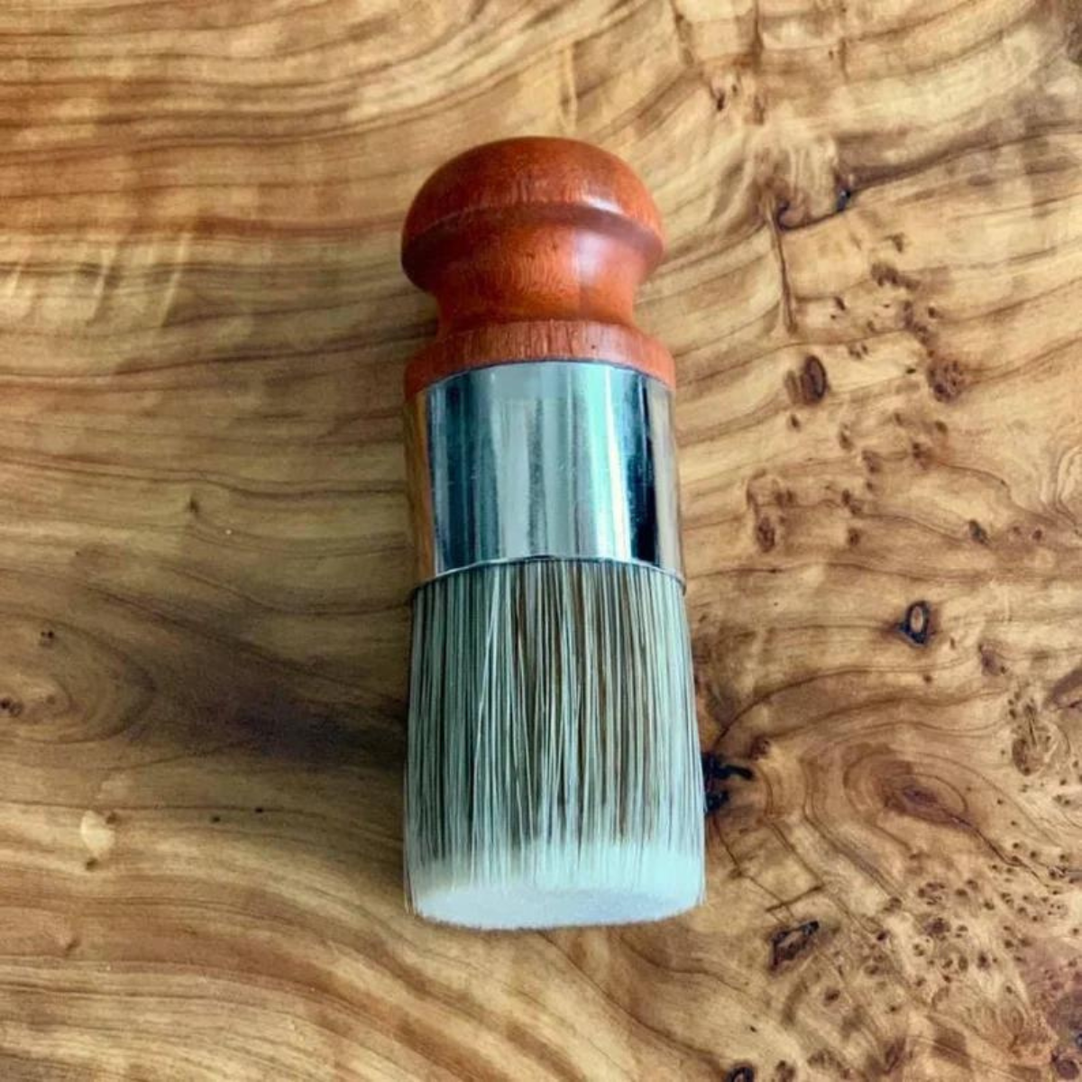 Lederbalm mit Applikatorbürste – Pflegt, Schützt & Belebt die Farbe