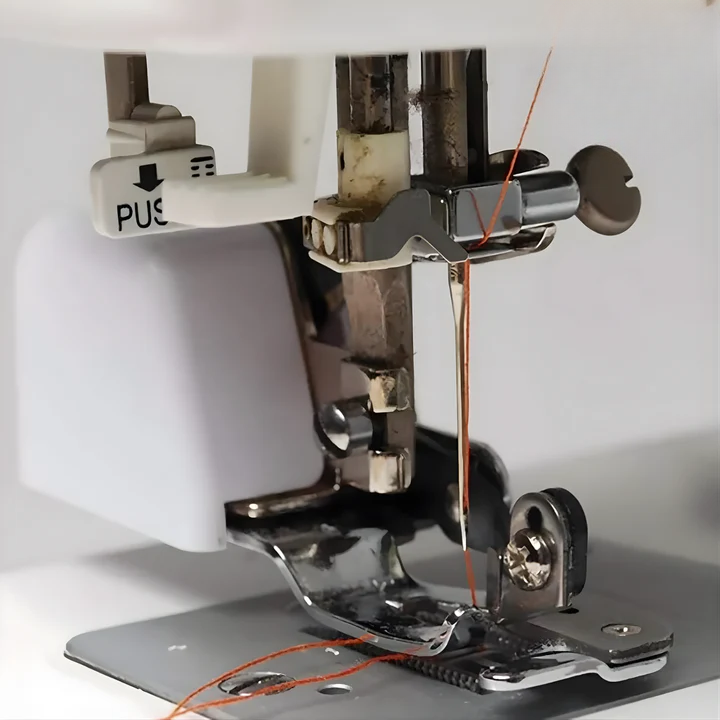 Overlock-Nähfuß – Schneiden, Nähen & Versäubern in einem Schritt