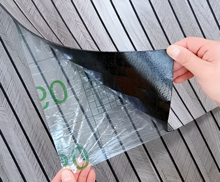 Selbstklebendes 3D-Wandpaneel mit Holzoptik