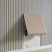 Selbstklebendes 3D-Wandpaneel mit Holzoptik