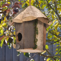 Hölzernes Vogelhaus mit Aufhängeband
