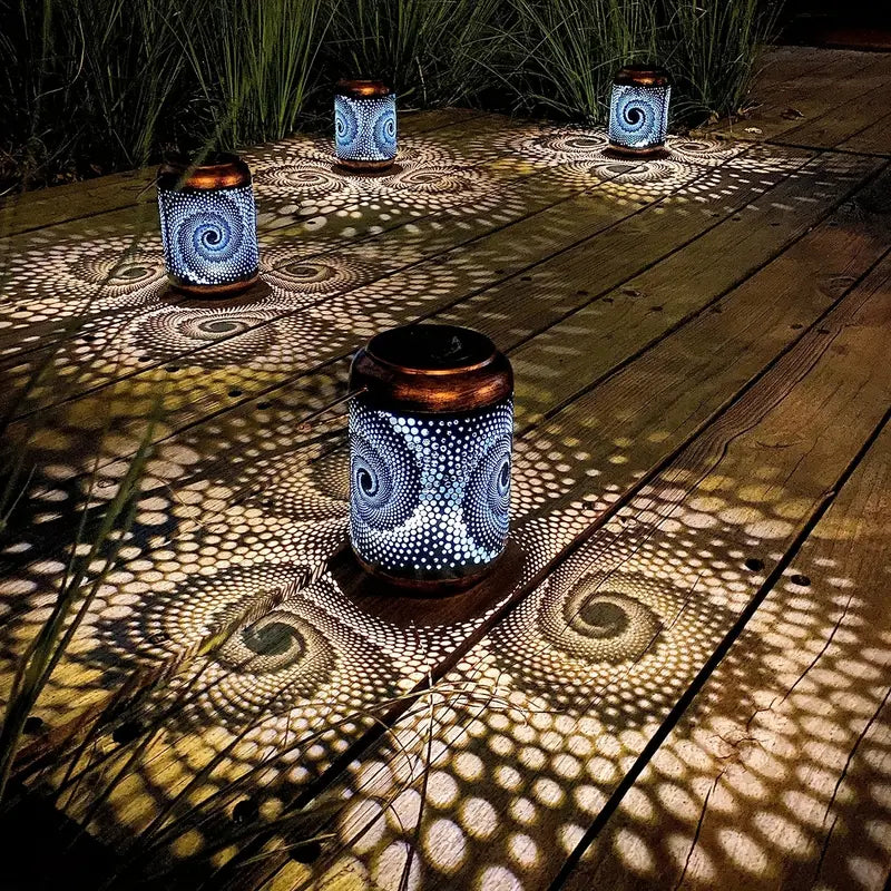 Dekorative Gartenlaterne – Künstliches Lichtmuster für Außenbereiche