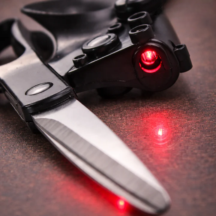 Stoffschere mit integrierter Laserführung für gerade Schnitte