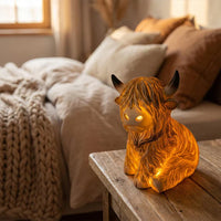 Highland-Kuh Nachtlicht aus Resin – Dekorative Lampe mit warmem Bernsteinlicht