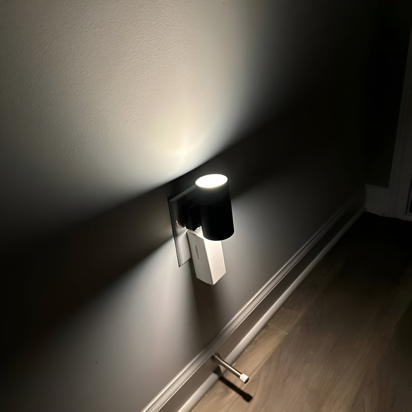 Dimmbares LED-Nachtlicht zum Einstecken mit Drehregler – Warmweißes Licht