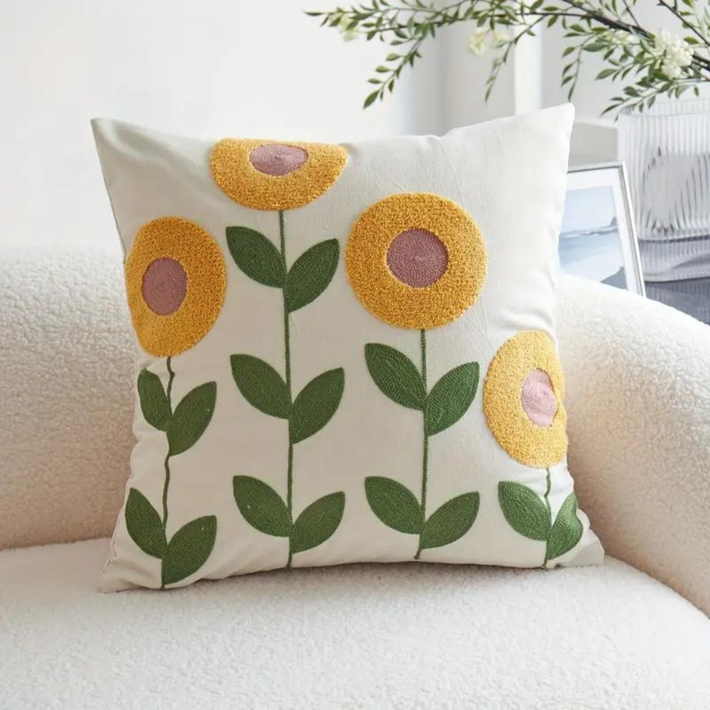 Kissenbezug mit gesticktem Blumen- und Botanik-Muster