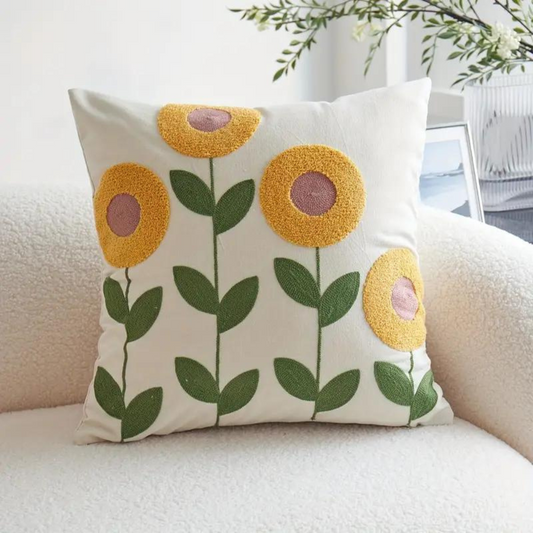 Kissenbezug mit gesticktem Blumen- und Botanik-Muster
