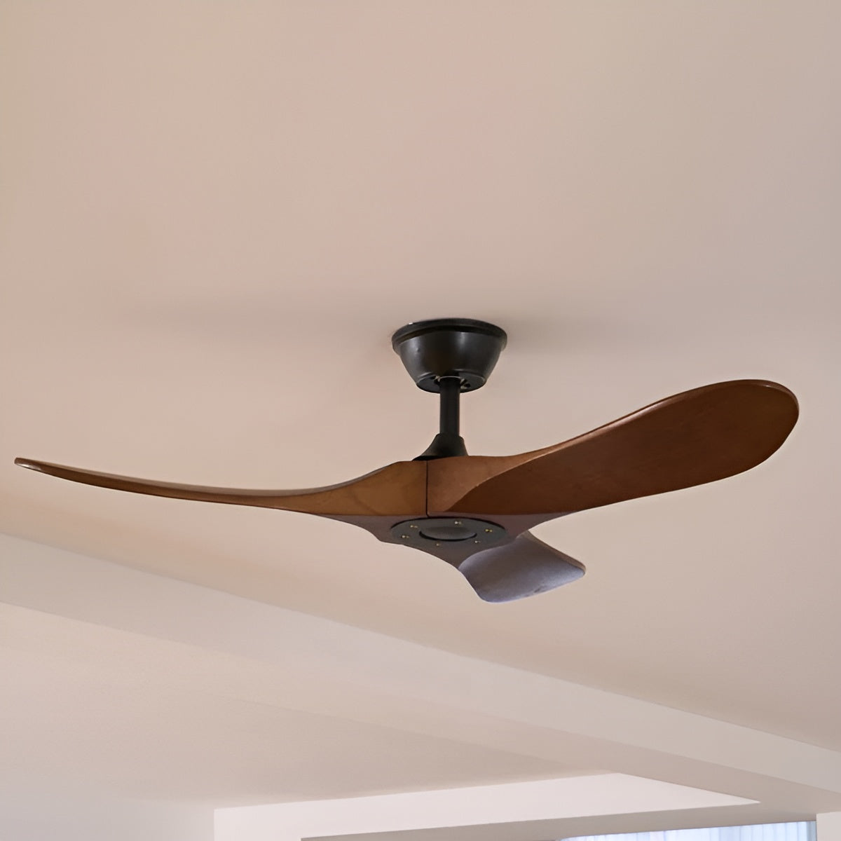 Holz-Deckenventilator mit Fernbedienung – Leise & Energieeffizient