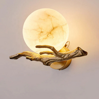 Marmor-Wandleuchte mit warmem LED-Licht