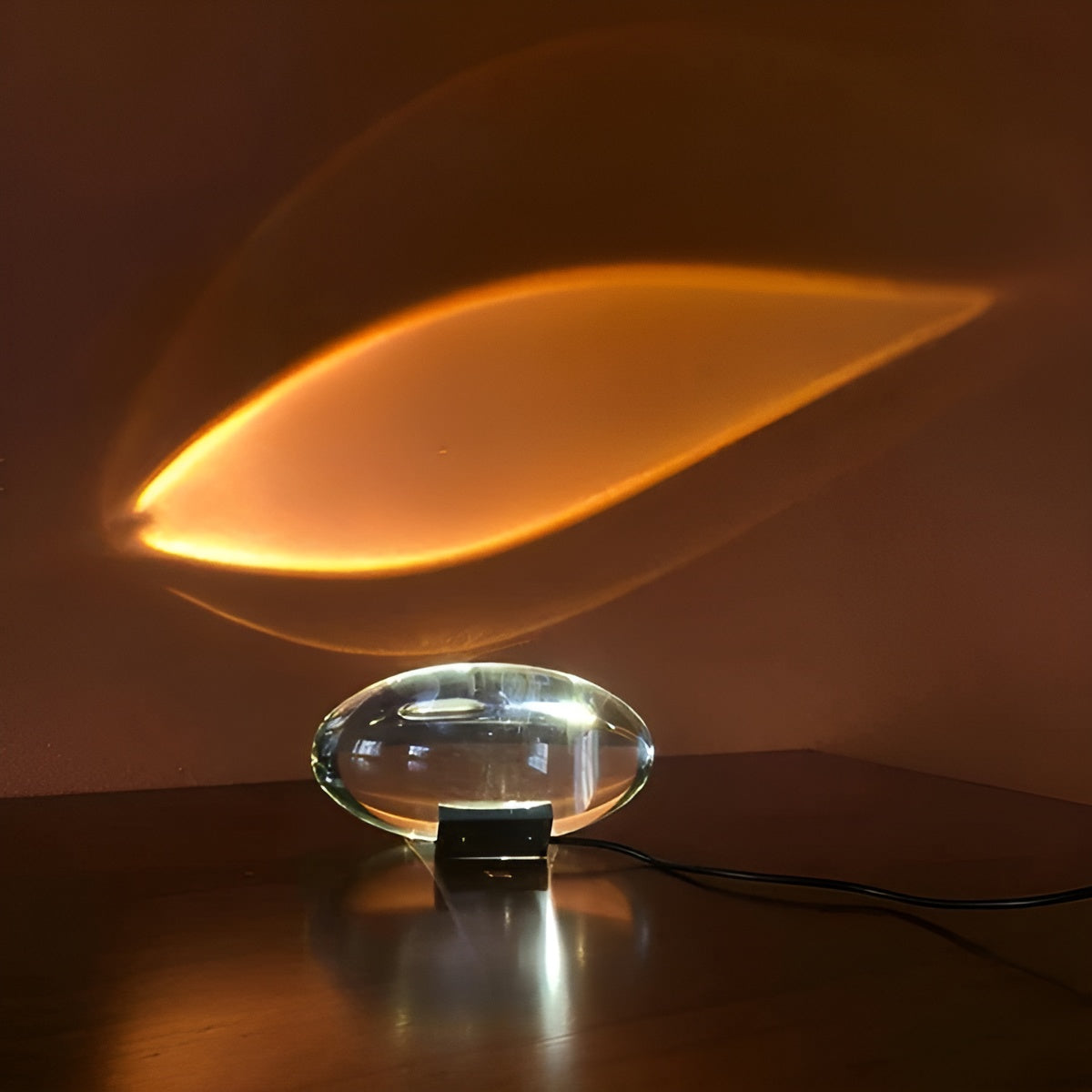 Ovale Tischlampe mit warmem Stimmungslicht