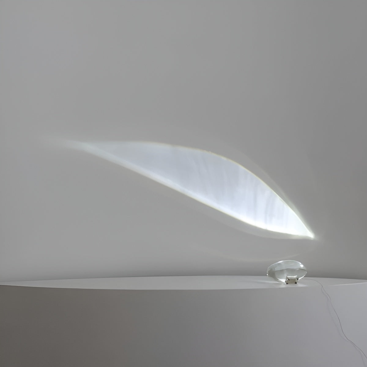 Ovale Tischlampe mit warmem Stimmungslicht