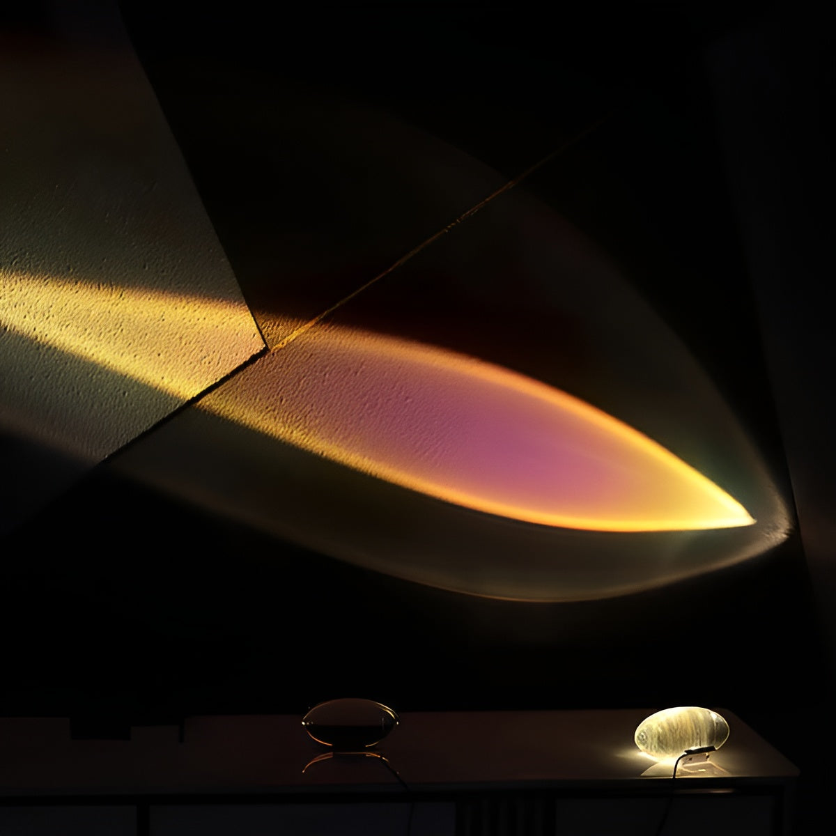 Ovale Tischlampe mit warmem Stimmungslicht