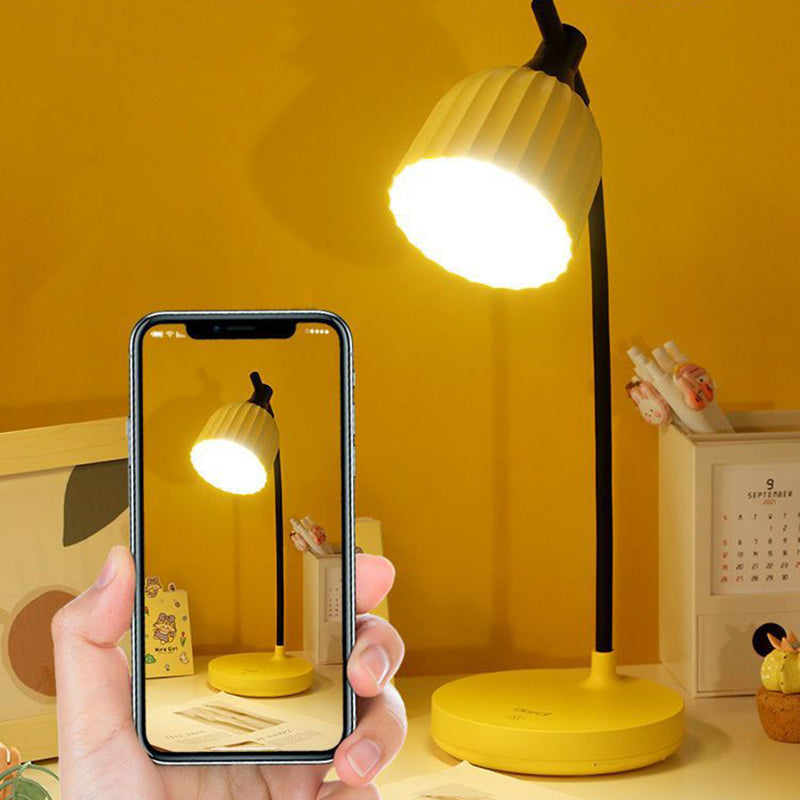 Verstellbare LED-Schreibtischlampe