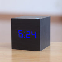 Digitaler LED-Wecker mit Temperaturanzeige