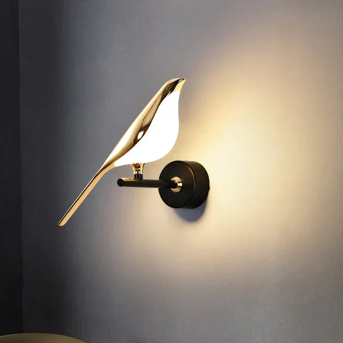 Vogel-Tischleuchte mit goldenem Skulpturendesign