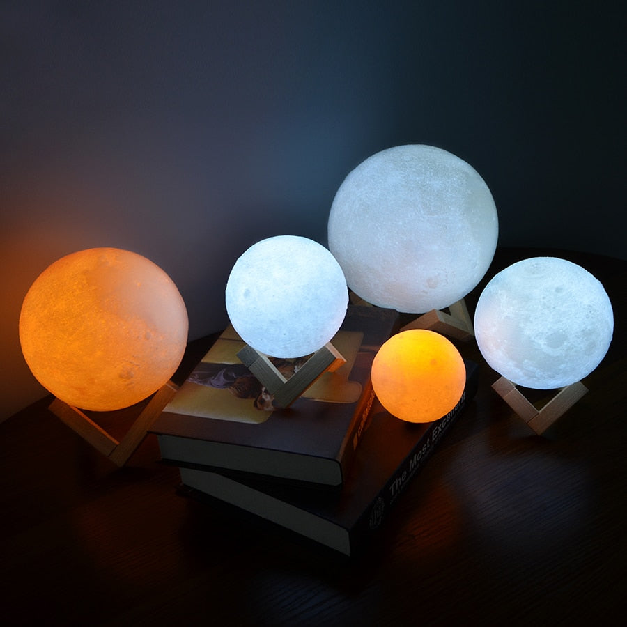 Mondlampe mit Holzständer – 16 Farben & Dimmbar