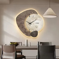 Mond-Wanduhr Minimalistisch – Beige & Gold