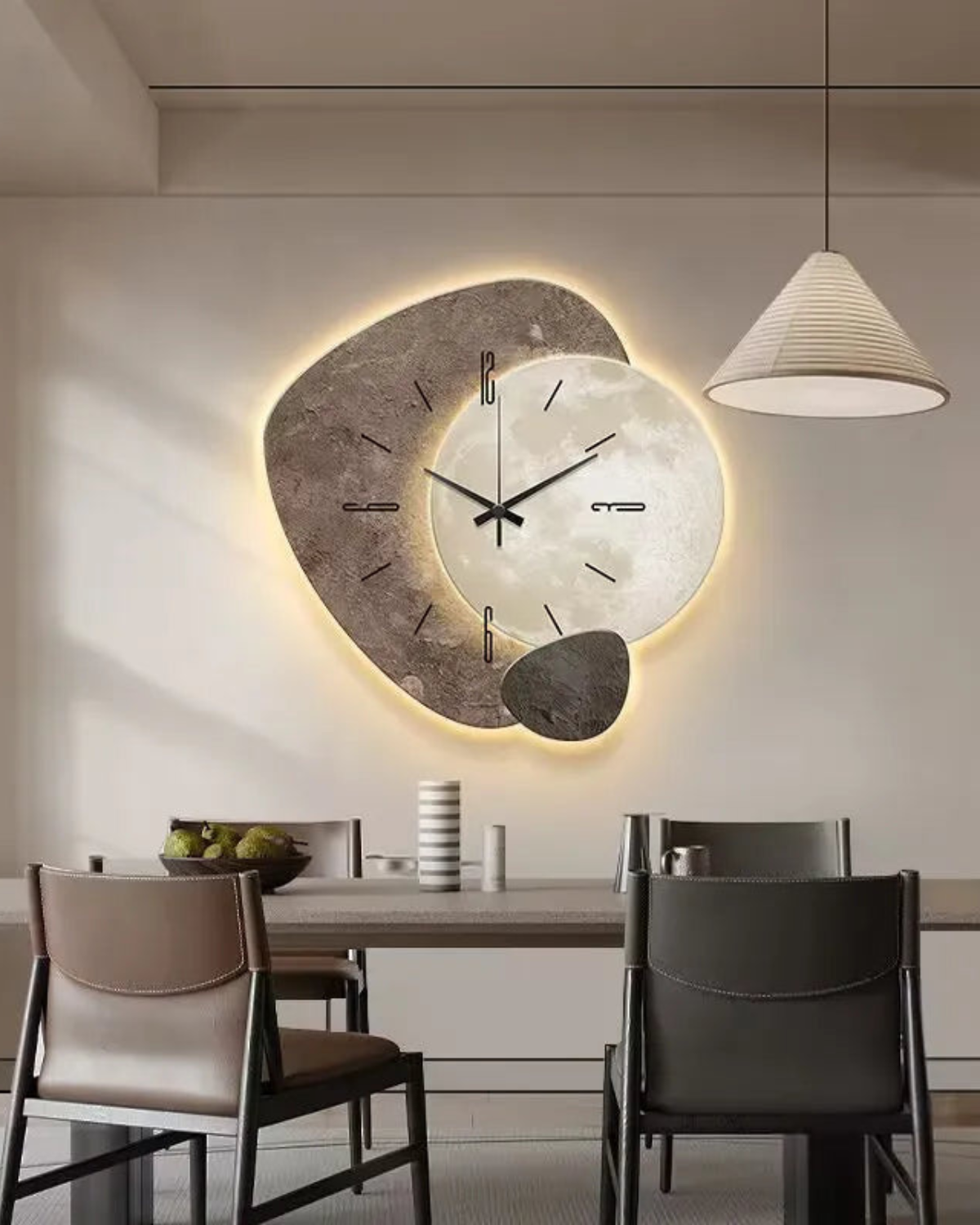Mond-Wanduhr Minimalistisch – Beige & Gold