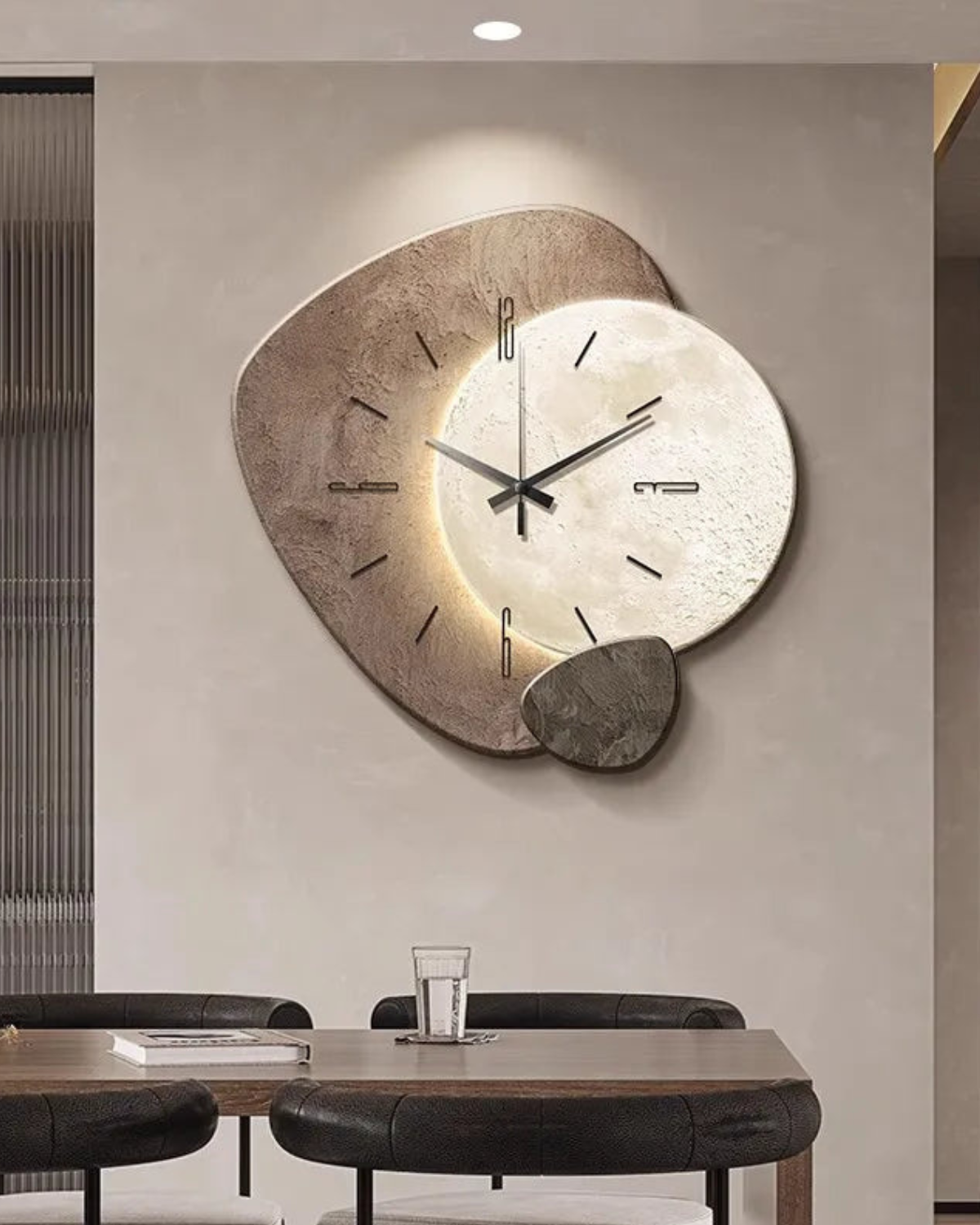 Mond-Wanduhr Minimalistisch – Beige & Gold