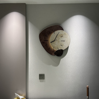 Mond-Wanduhr Minimalistisch – Beige & Gold