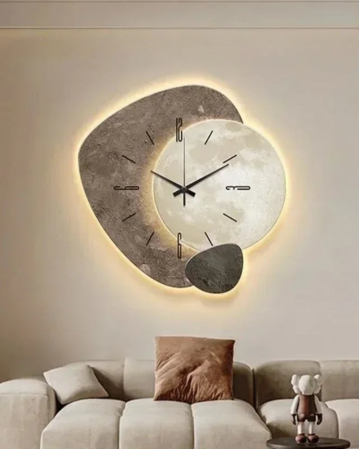 Mond-Wanduhr Minimalistisch – Beige & Gold