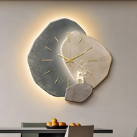 Mond-Wanduhr Minimalistisch – Beige & Gold