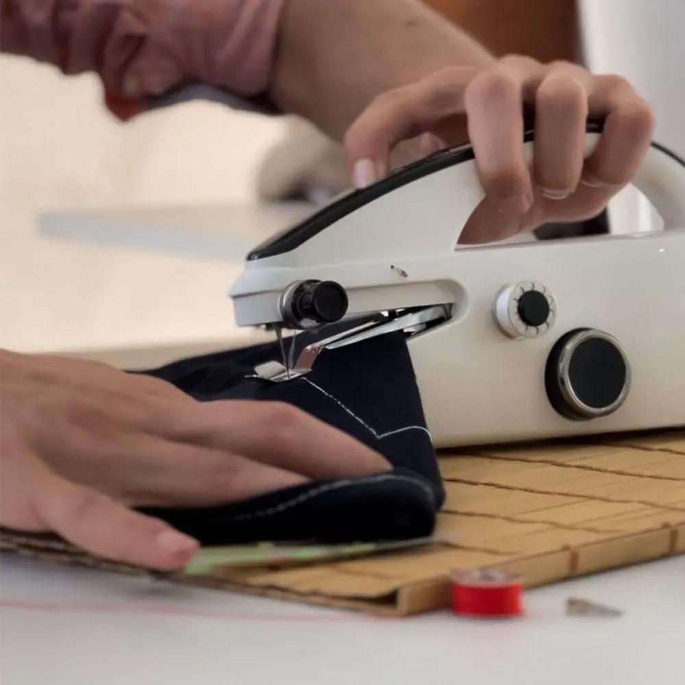 Mini-Nähmaschine mit Dual-Geschwindigkeitssteuerung — Mit Zubehör