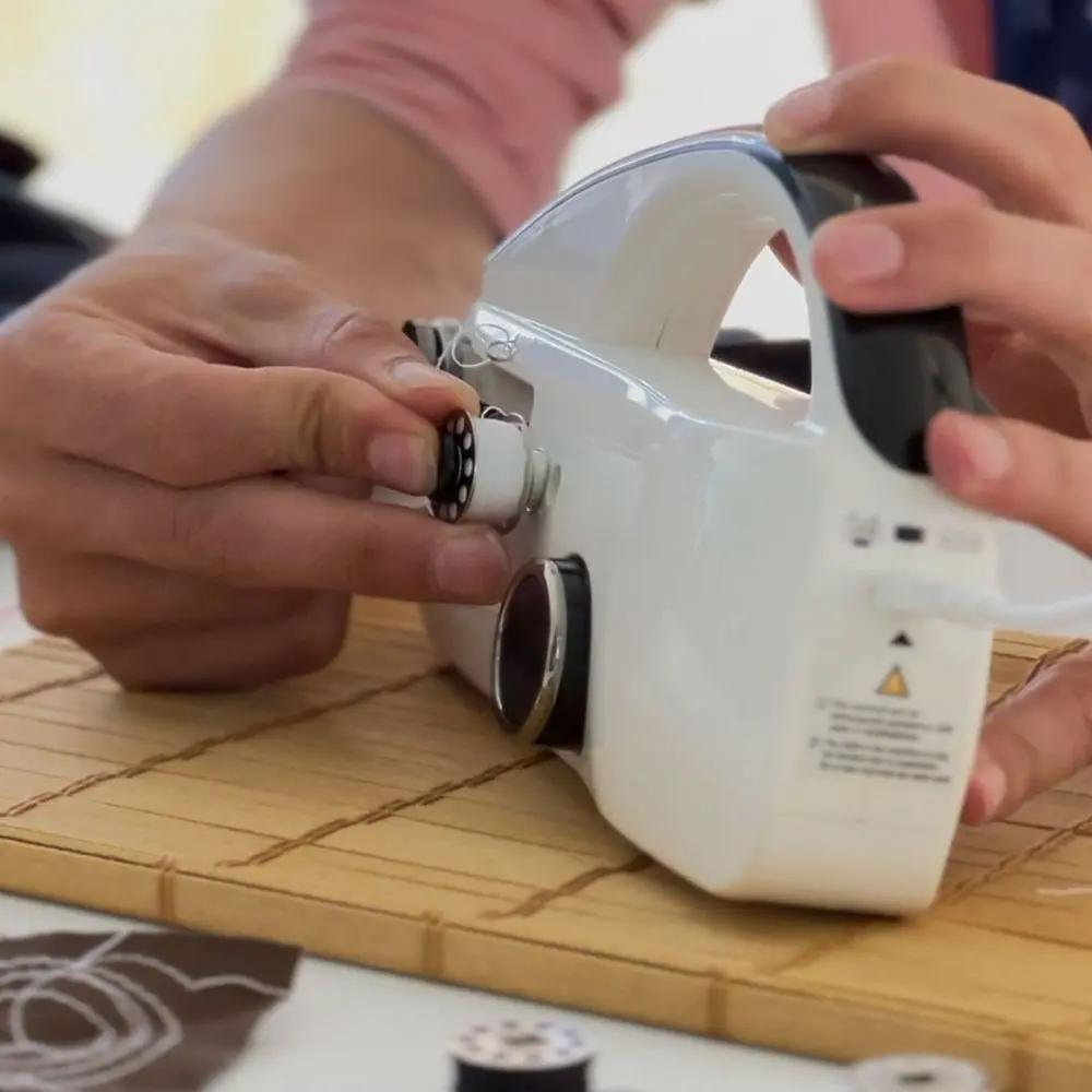 Mini-Nähmaschine mit Dual-Geschwindigkeitssteuerung — Mit Zubehör