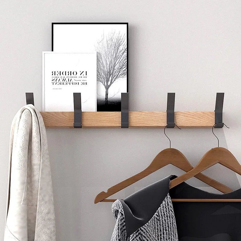 Wandgarderobe mit 5 Doppelhaken – Holz und Metall
