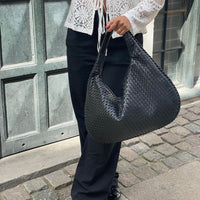 Geflochtene Leder-Hobo-Bag mit Reißverschluss