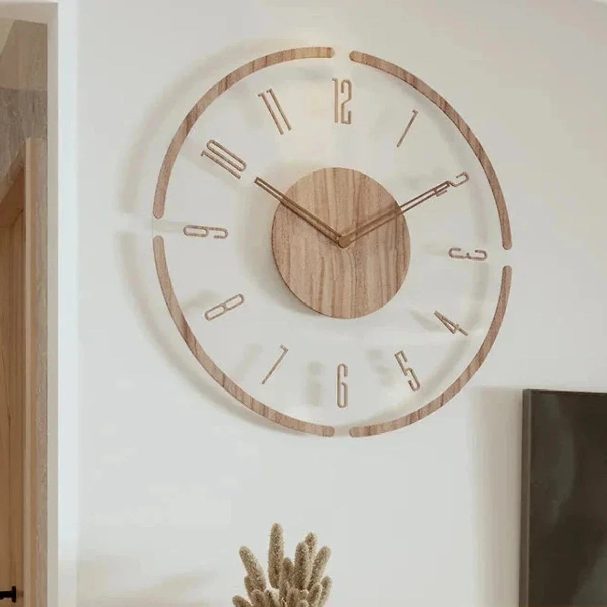 Skandinavische Wanduhr aus Buchenholz & Glas – Geräuschlos, 30 cm