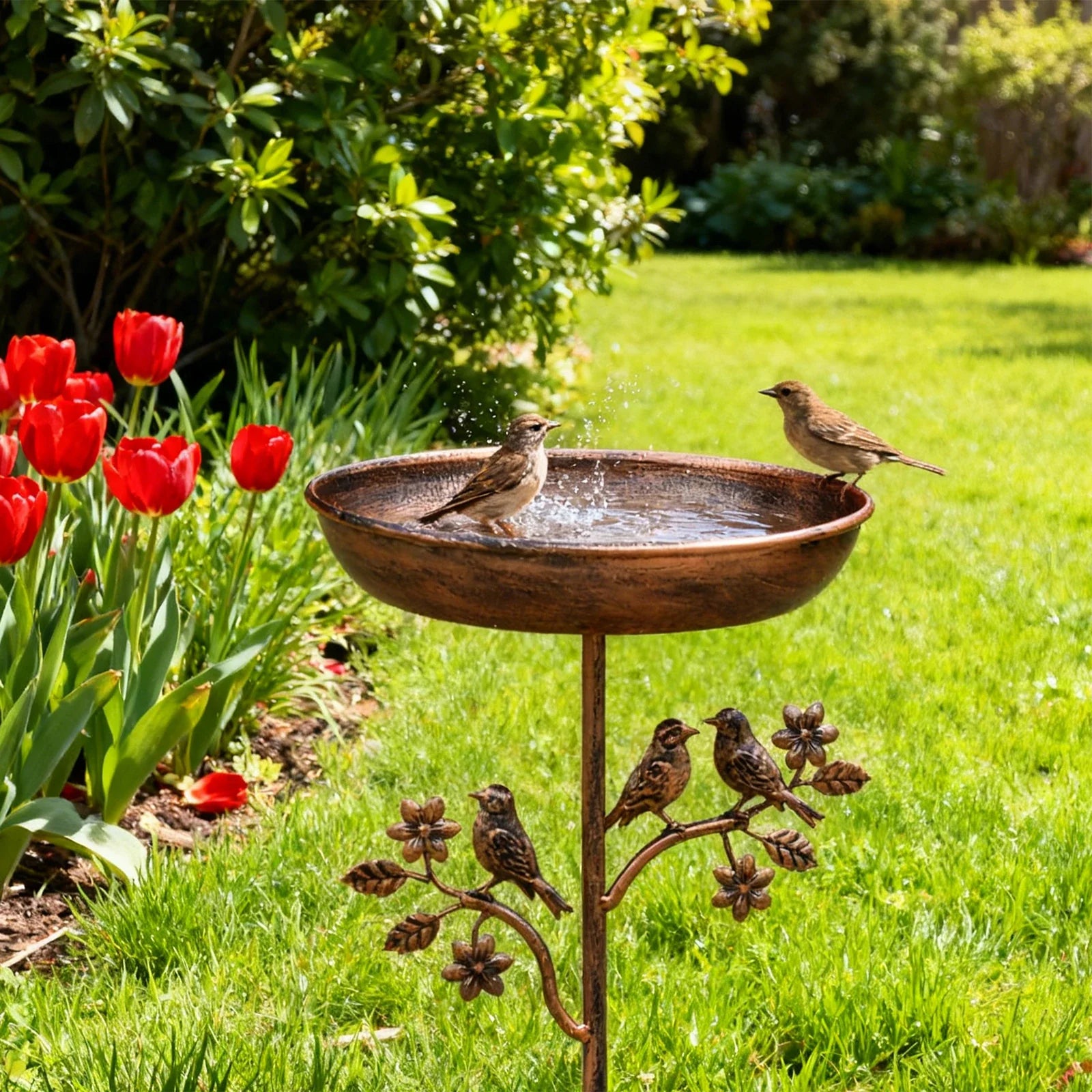 Vogeltränke mit dekorativem Metallspieß – Vintage Kupfer-Optik