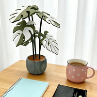 Untersetzer mit Kunstpflanze Monstera – Oberflächenschutz mit dekorativem Akzent