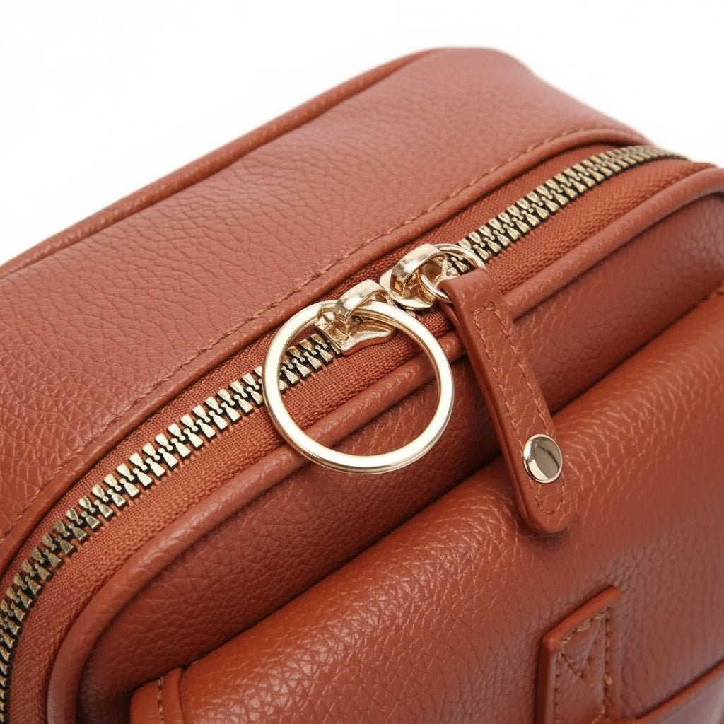 Umhängetasche im Leder-Look mit Schnallendetail – Mehrere Fächer
