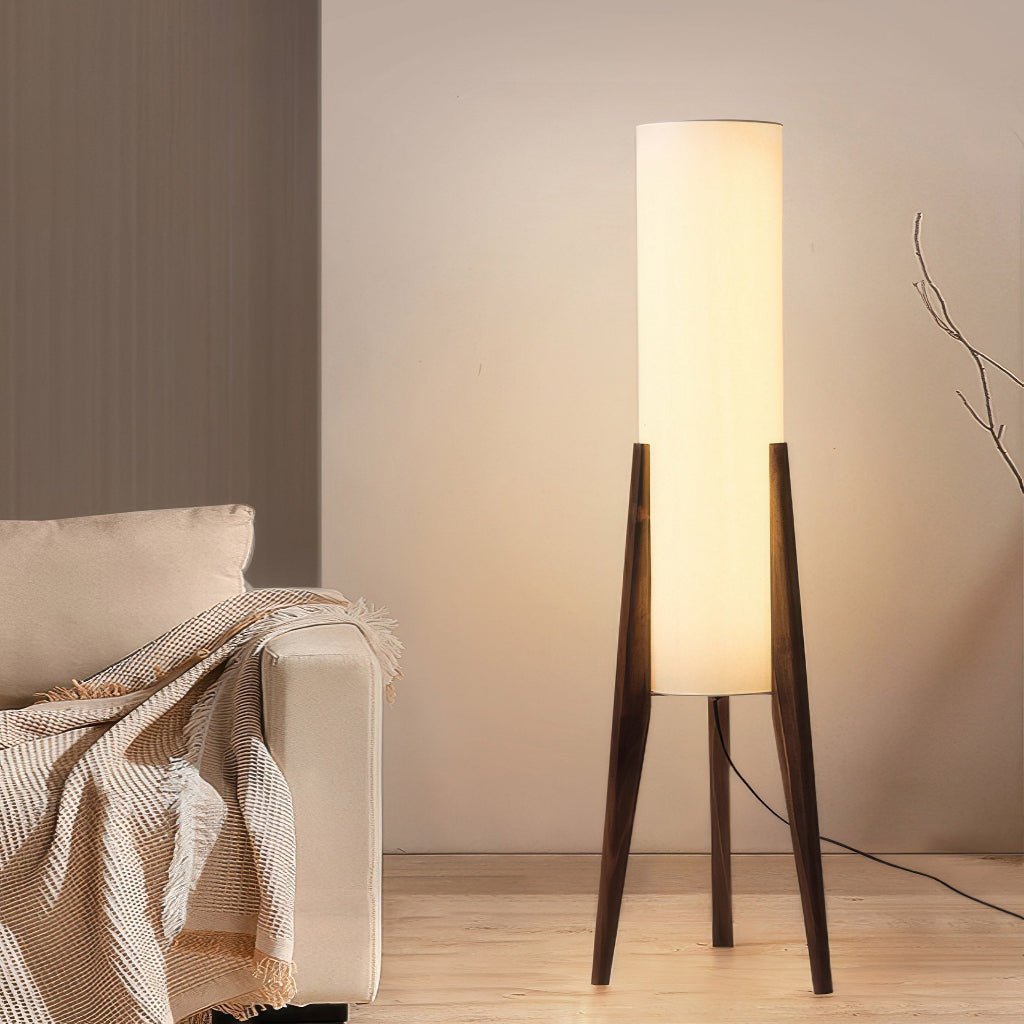 Skandinavische Stehlampe mit Walnussfuß und dimmbarem LED