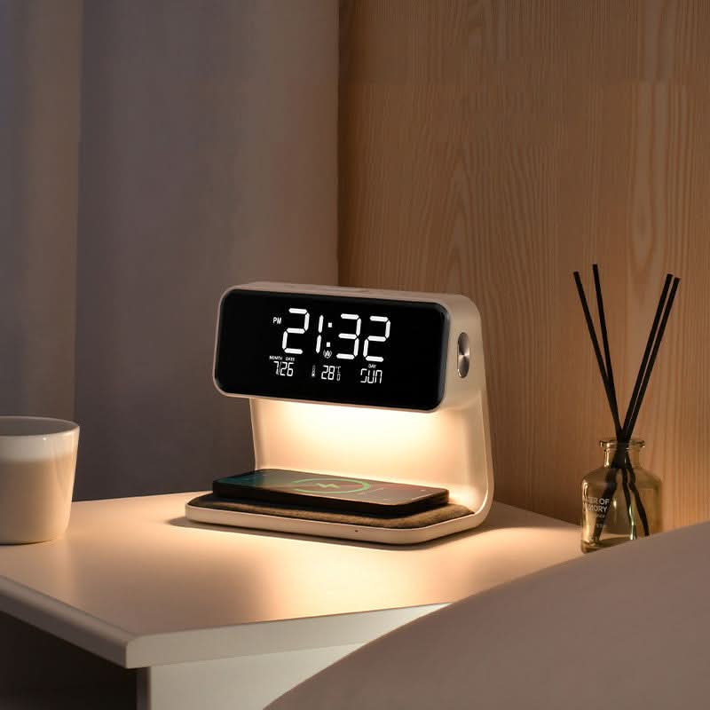 Nachttischlampe mit kabelloser Ladestation und Wecker