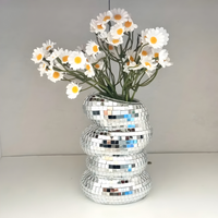 Spiegelkachel-Vase mit Spiraldesign